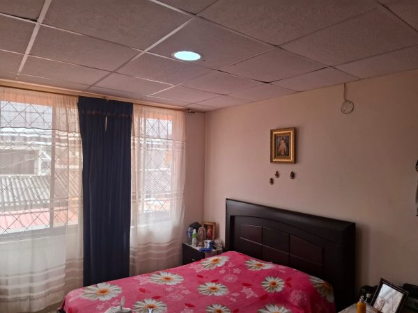 SE VENDE CASA DE DOS PISOS EN EL BARRIO GUADALES - Imagen 4